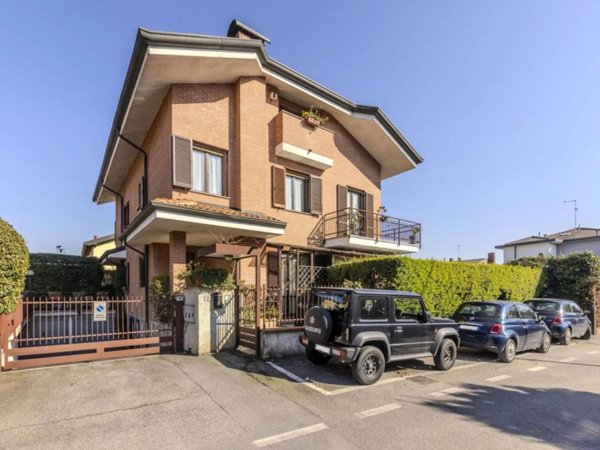 casa indipendente in vendita ad Arese