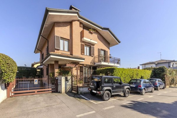 casa indipendente in vendita ad Arese