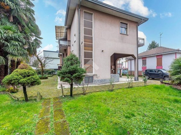 casa indipendente in vendita ad Arese