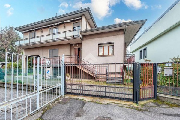 casa indipendente in vendita ad Arese
