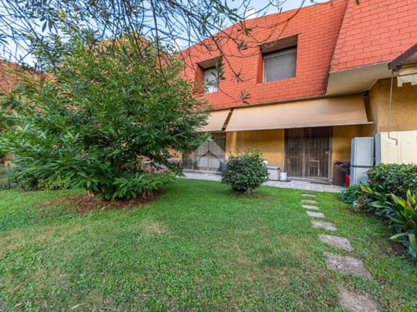 casa indipendente in vendita ad Arese