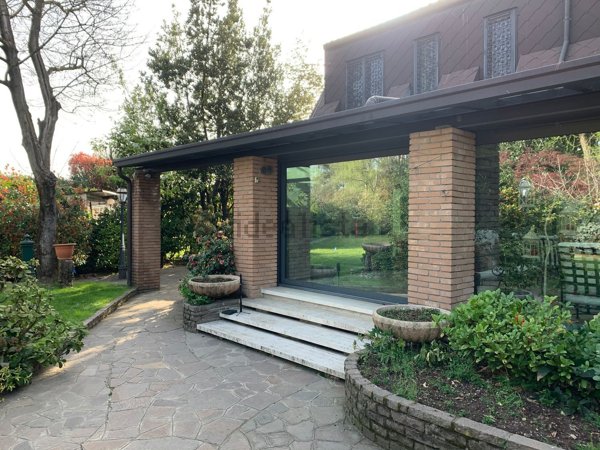 casa indipendente in vendita ad Arese