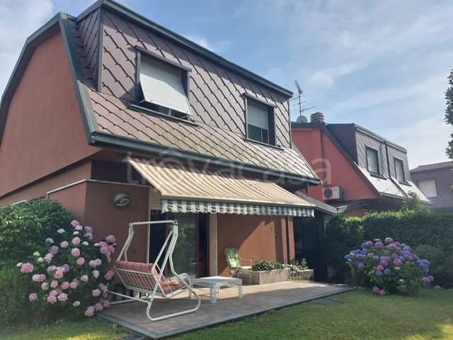 casa indipendente in vendita ad Arese