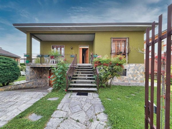 casa indipendente in vendita ad Arese