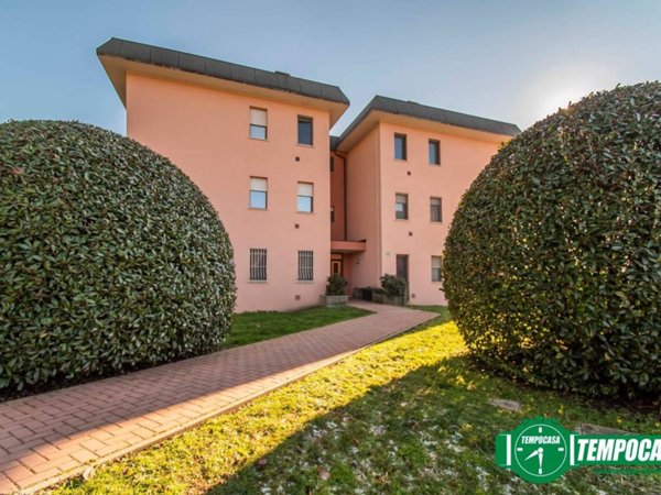 appartamento in vendita ad Arese in zona Valera