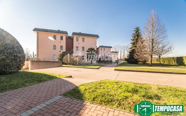 appartamento in vendita ad Arese in zona Valera