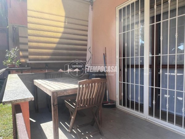 appartamento in vendita ad Arese in zona Valera