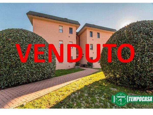 appartamento in vendita ad Arese in zona Valera