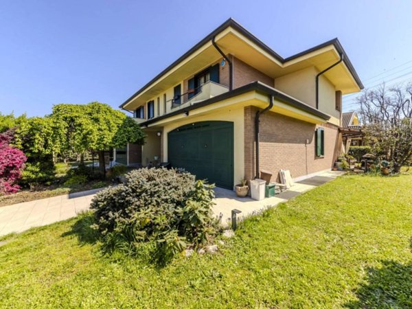 casa indipendente in vendita ad Arese