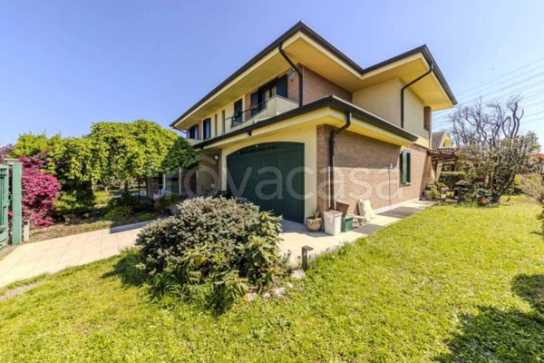 casa indipendente in vendita ad Arese