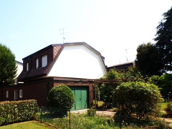casa indipendente in vendita ad Arese