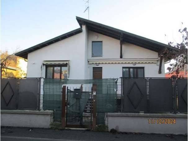 casa indipendente in vendita ad Arese