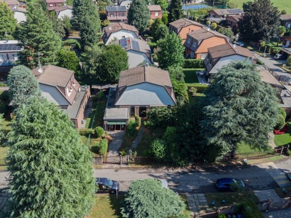 casa indipendente in vendita ad Arese