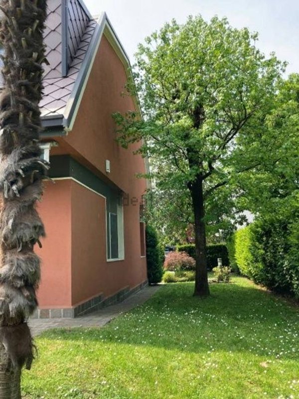 casa indipendente in vendita ad Arese
