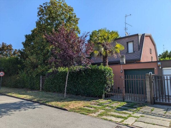 casa indipendente in vendita ad Arese