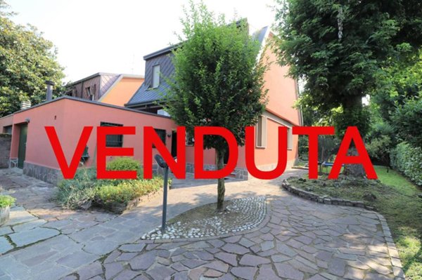 casa indipendente in vendita ad Arese