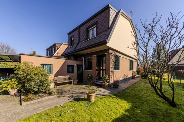 casa indipendente in vendita ad Arese