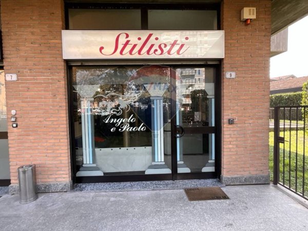 negozio in vendita ad Arese