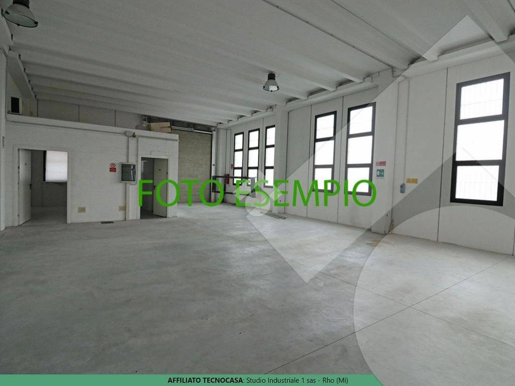 locale commerciale in vendita ad Arese