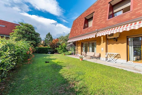 casa indipendente in vendita ad Arese