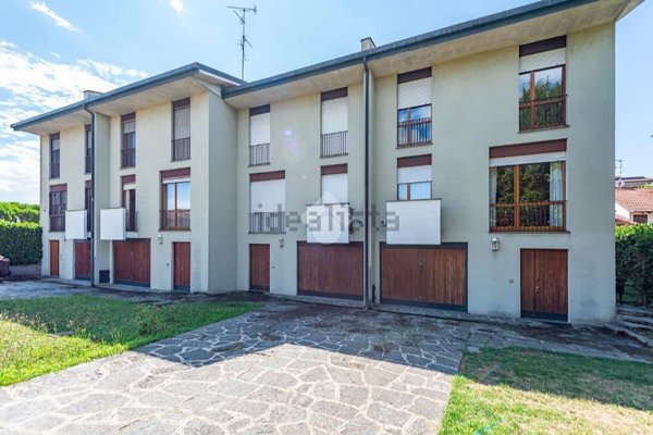 casa indipendente in vendita ad Arese