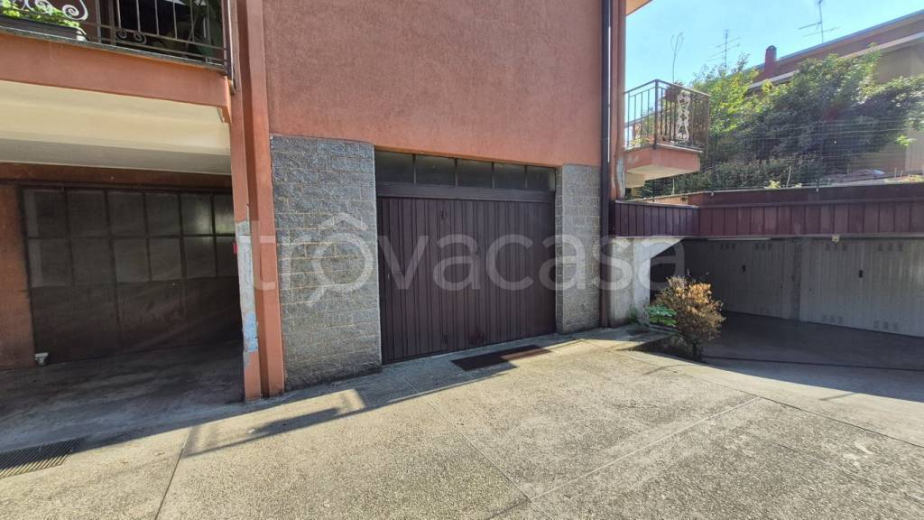 locale di sgombero in vendita ad Arese