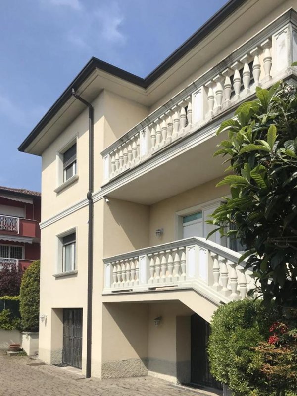 casa indipendente in vendita ad Arese