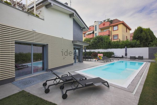 casa indipendente in vendita ad Arese