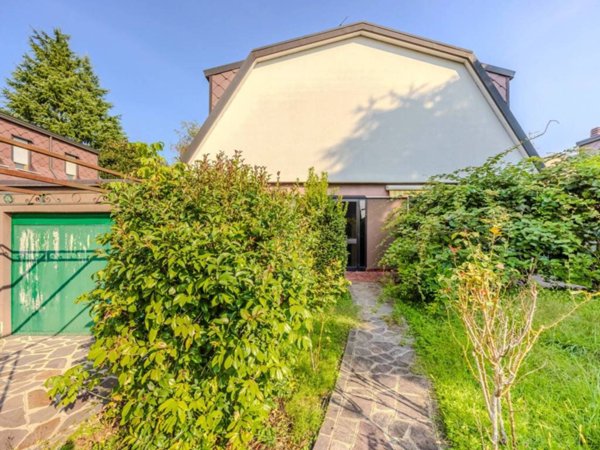 casa indipendente in vendita ad Arese