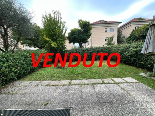 casa indipendente in vendita ad Arese