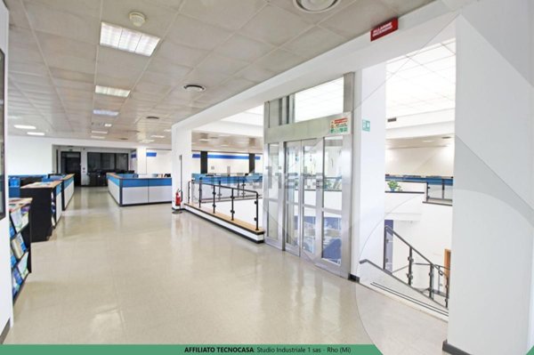 capannone in vendita ad Arese