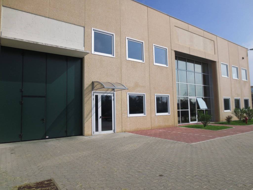 locale commerciale in vendita ad Arese