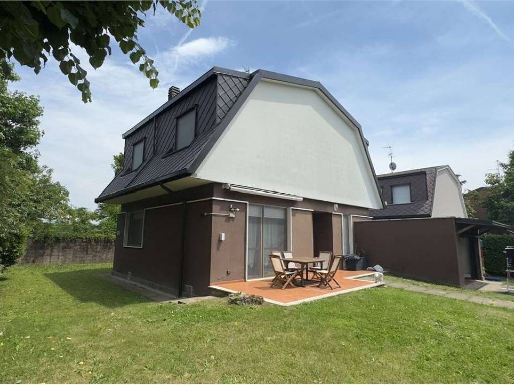 casa indipendente in vendita ad Arese