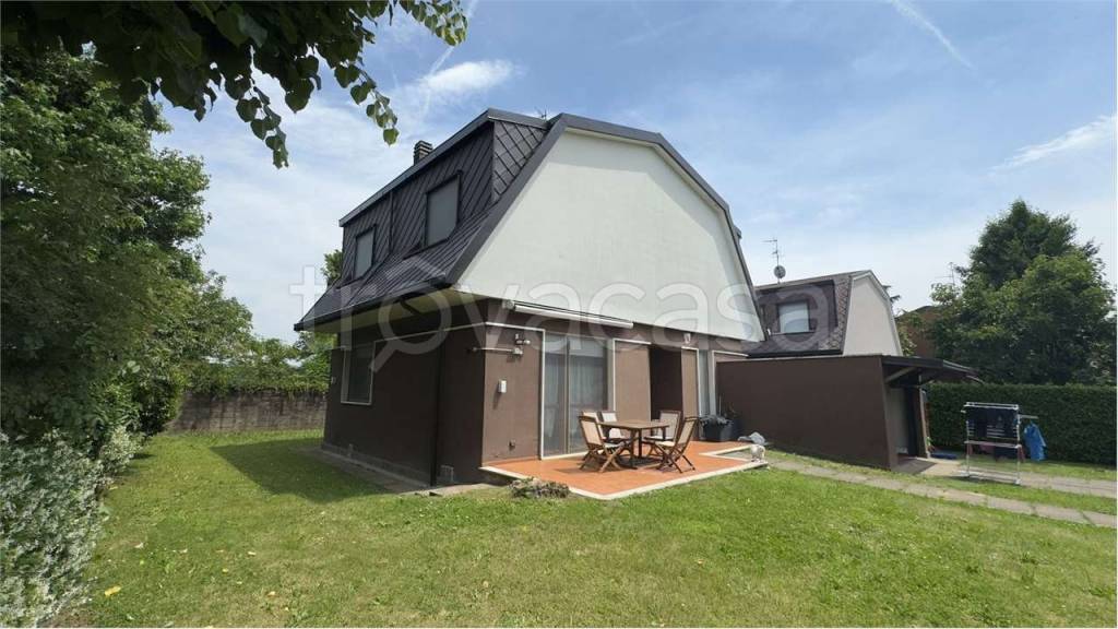 casa indipendente in vendita ad Arese