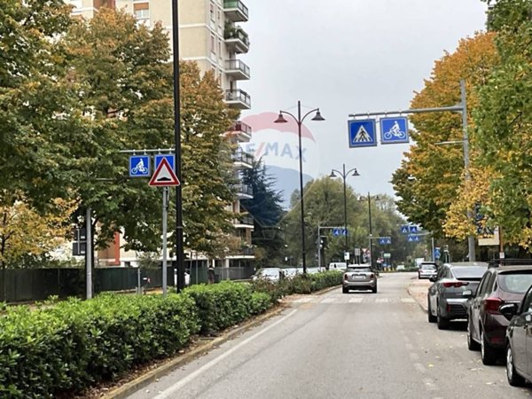 negozio in vendita ad Arese