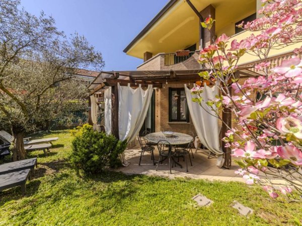 casa indipendente in vendita ad Arese