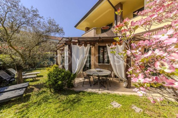 casa indipendente in vendita ad Arese