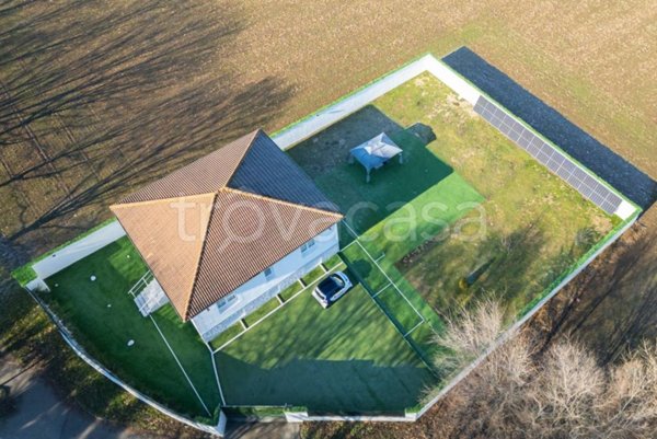 casa indipendente in vendita ad Arese in zona Valera