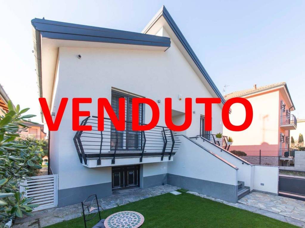 casa indipendente in vendita ad Arese