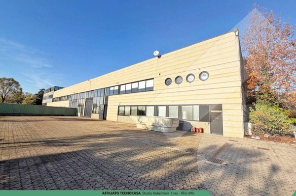 locale commerciale in vendita ad Arese