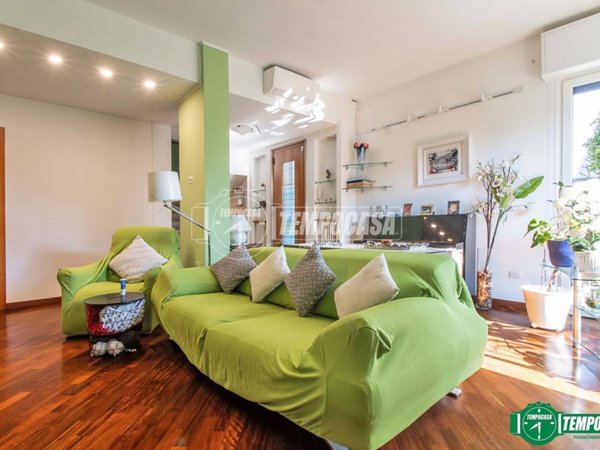 casa indipendente in vendita ad Arese