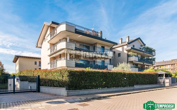 appartamento in vendita ad Arese in zona Valera