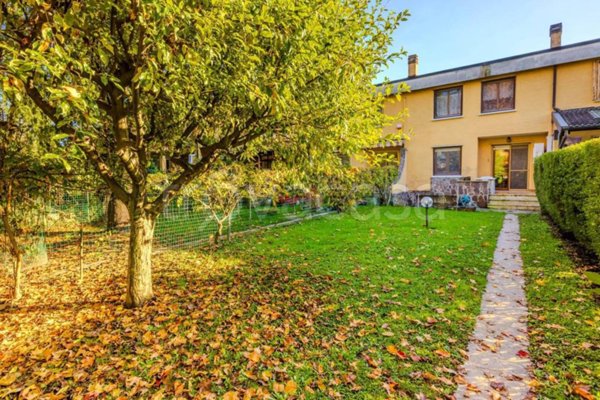 casa indipendente in vendita ad Arese