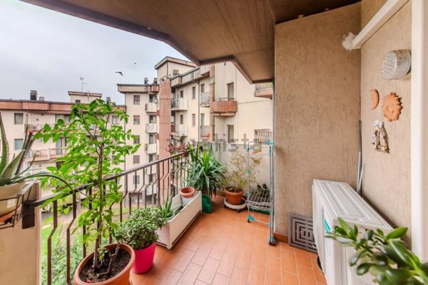 appartamento in vendita ad Arese in zona Valera