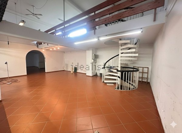 negozio in vendita ad Arese