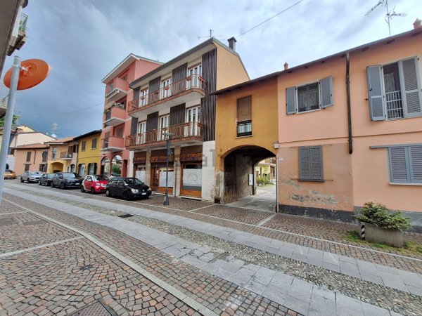 negozio in vendita ad Arese