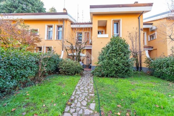casa indipendente in vendita ad Arese