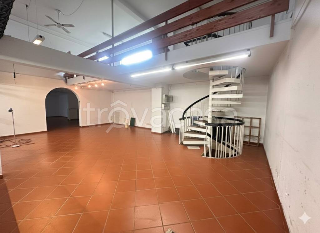 negozio in vendita ad Arese