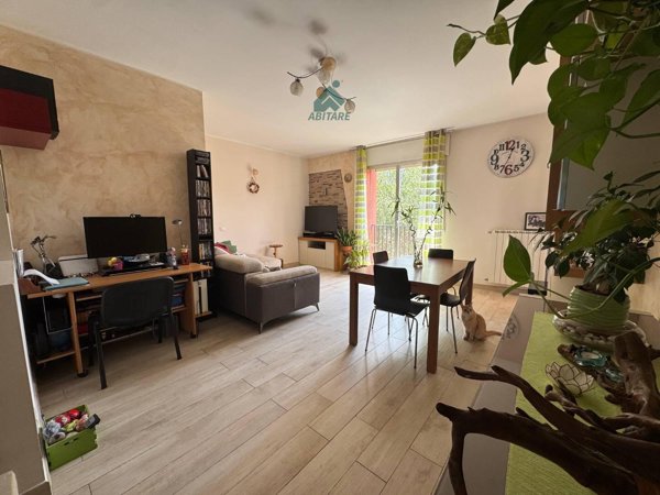 appartamento in vendita ad Arese in zona Valera