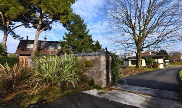 casa indipendente in vendita ad Arese